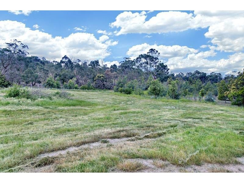 11 Skyline Drive, South Morang VIC 3752