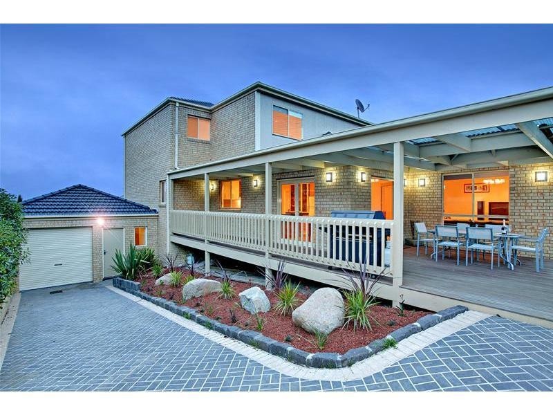 11 Skyline Drive, South Morang VIC 3752