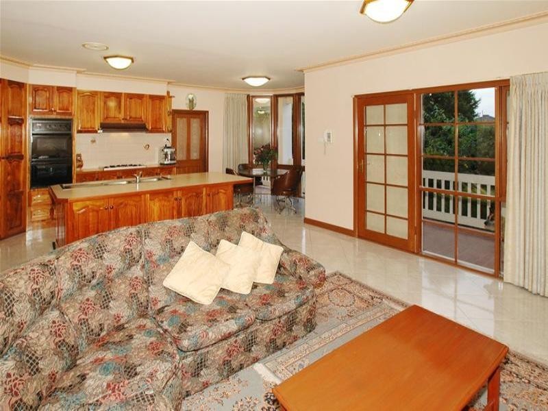 18 Binnak Drive, Watsonia North VIC 3087