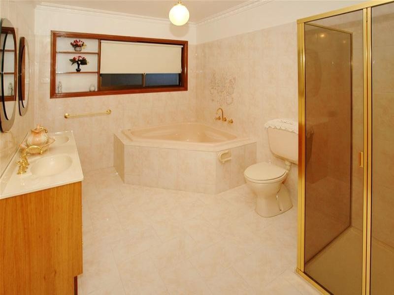 18 Binnak Drive, Watsonia North VIC 3087