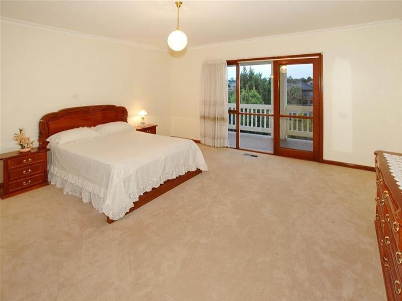 18 Binnak Drive, Watsonia North VIC 3087