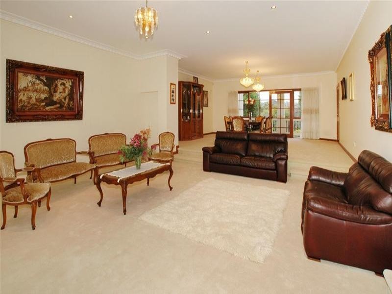 18 Binnak Drive, Watsonia North VIC 3087