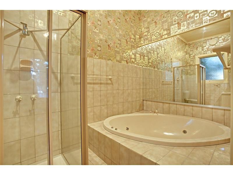 49 St Andrews Avenue, Rosanna VIC 3084
