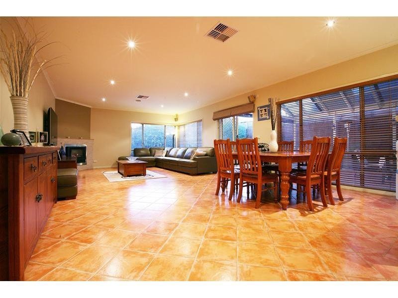 54 Wagstaff Drive, Mill Park VIC 3082