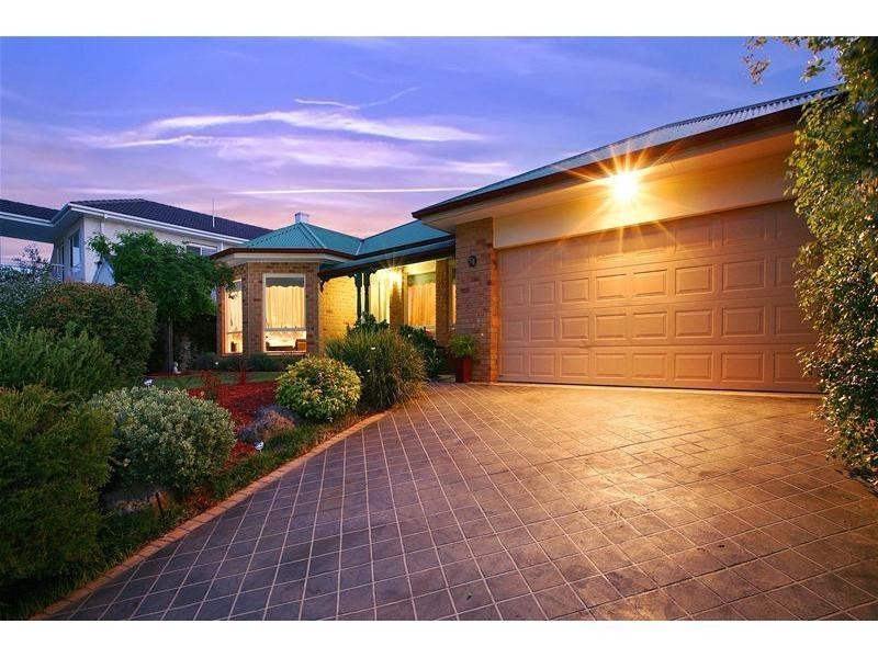54 Wagstaff Drive, Mill Park VIC 3082
