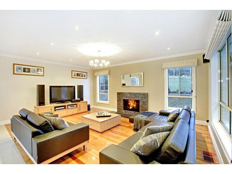 11 Skyline Drive, South Morang VIC 3752