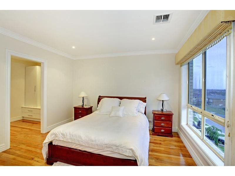 11 Skyline Drive, South Morang VIC 3752