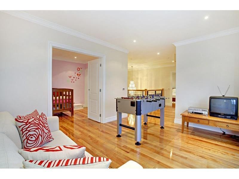 11 Skyline Drive, South Morang VIC 3752