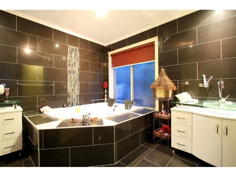 12 Buttercup Grove, Bundoora VIC 3083