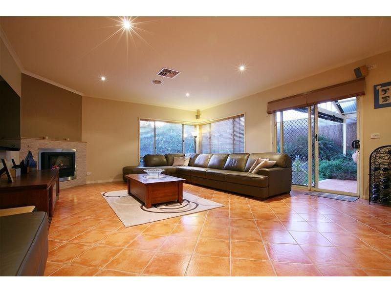 54 Wagstaff Drive, Mill Park VIC 3082
