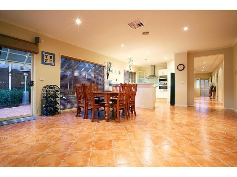 54 Wagstaff Drive, Mill Park VIC 3082