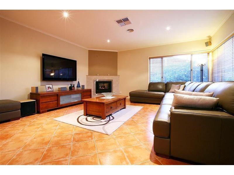 54 Wagstaff Drive, Mill Park VIC 3082