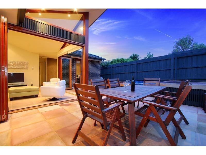 2/279 Nell Street West, Watsonia VIC 3087