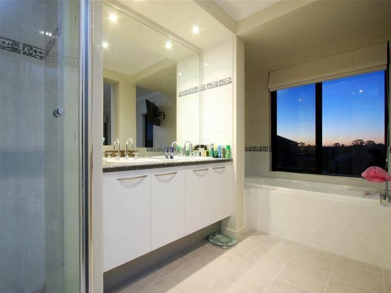 15 Scarlet Drive, Bundoora VIC 3083