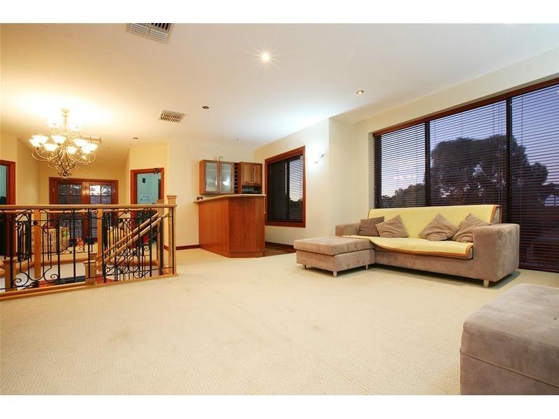 119 Telopea Crescent, Mill Park VIC 3082