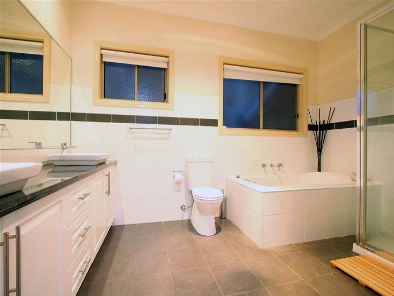 6 Berkley Rise, South Morang VIC 3752