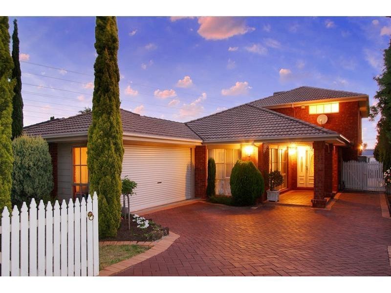 8 Nagle Court, Mill Park VIC 3082