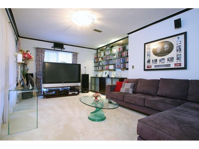 8 Nagle Court, Mill Park VIC 3082