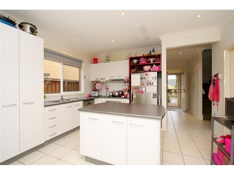 95 Ravenhill Boulevard, Roxburgh Park VIC 3064