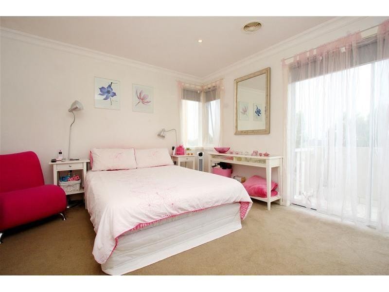 95 Ravenhill Boulevard, Roxburgh Park VIC 3064