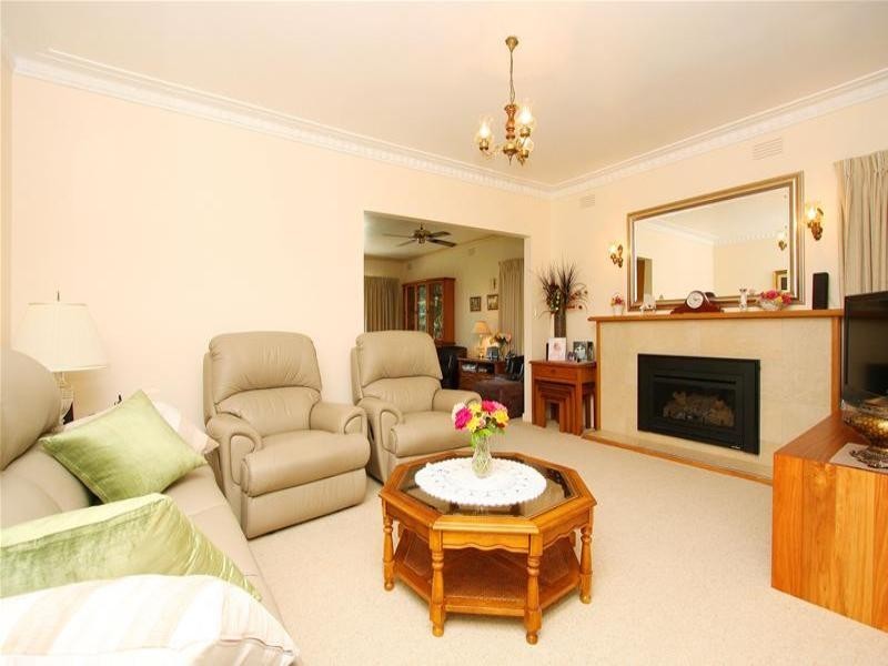 37 Green Avenue, Kingsbury VIC 3083