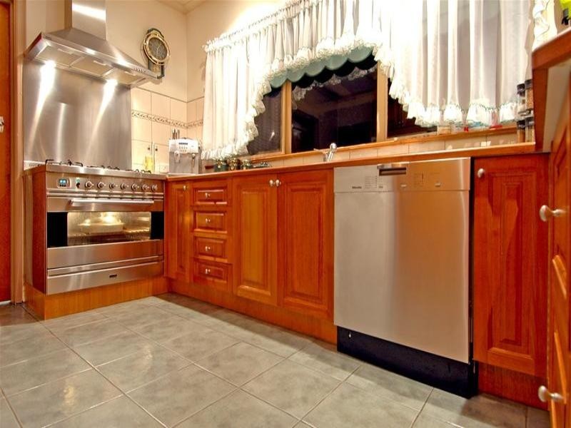 37 Green Avenue, Kingsbury VIC 3083