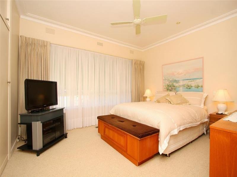 37 Green Avenue, Kingsbury VIC 3083