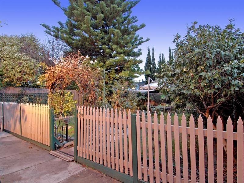 37 Green Avenue, Kingsbury VIC 3083