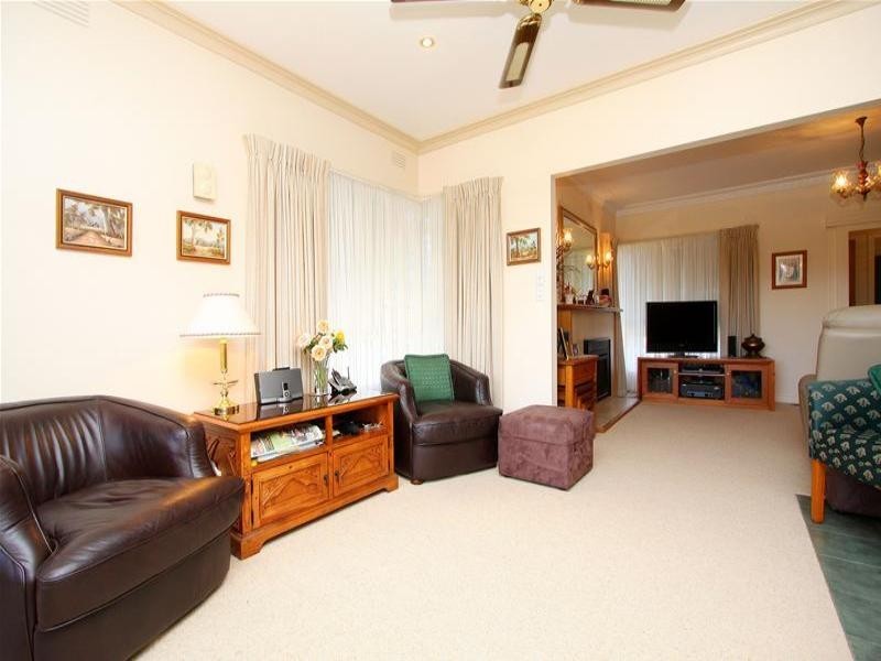 37 Green Avenue, Kingsbury VIC 3083