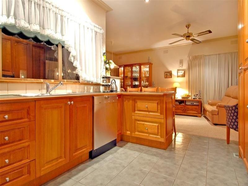 37 Green Avenue, Kingsbury VIC 3083