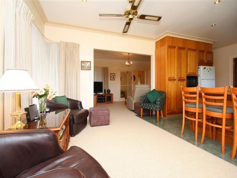 37 Green Avenue, Kingsbury VIC 3083