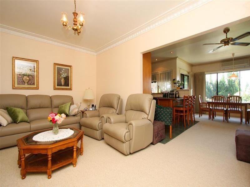 37 Green Avenue, Kingsbury VIC 3083