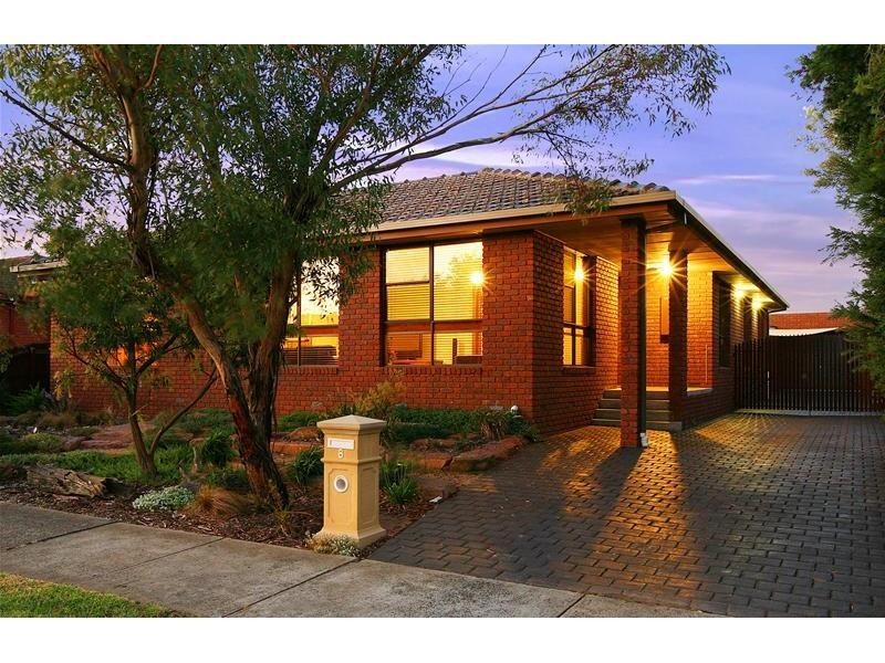 8 Sycamore Street, Mill Park VIC 3082