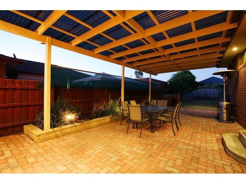 8 Sycamore Street, Mill Park VIC 3082