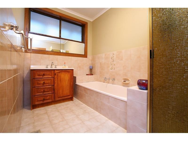 8 Sycamore Street, Mill Park VIC 3082