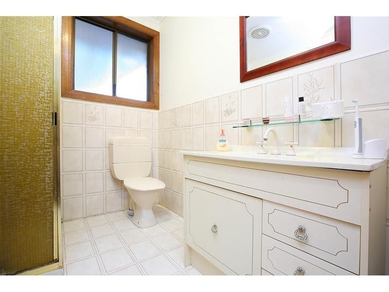 8 Sycamore Street, Mill Park VIC 3082