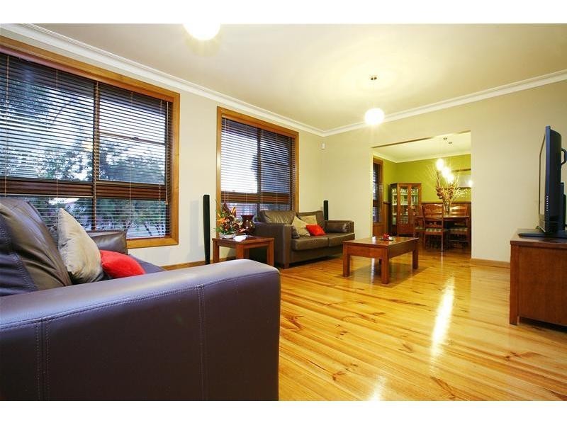 8 Sycamore Street, Mill Park VIC 3082