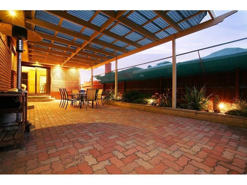 8 Sycamore Street, Mill Park VIC 3082