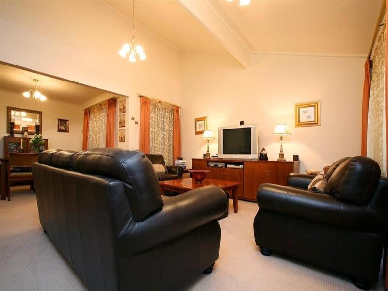 18 Stonnington Drive, Watsonia North VIC 3087