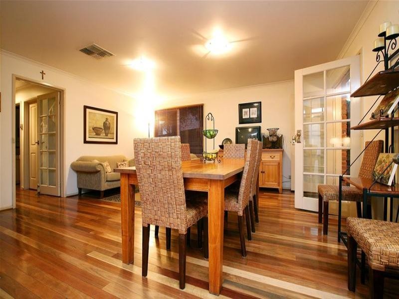 18 Stonnington Drive, Watsonia North VIC 3087