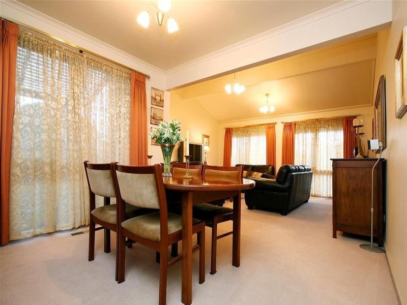 18 Stonnington Drive, Watsonia North VIC 3087