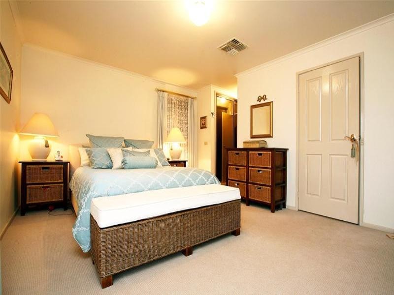 18 Stonnington Drive, Watsonia North VIC 3087