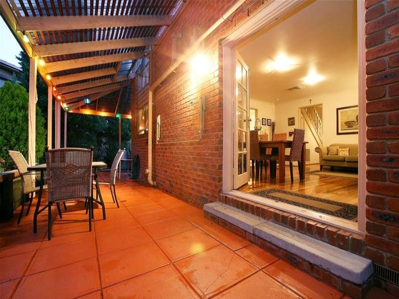 18 Stonnington Drive, Watsonia North VIC 3087