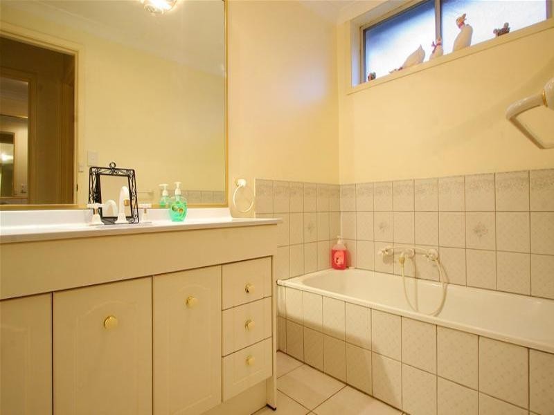 30 Lee Anne Crescent, Bundoora VIC 3083