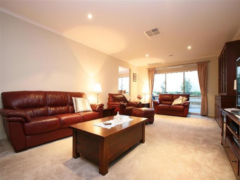 11 Topaz Grove, South Morang VIC 3752