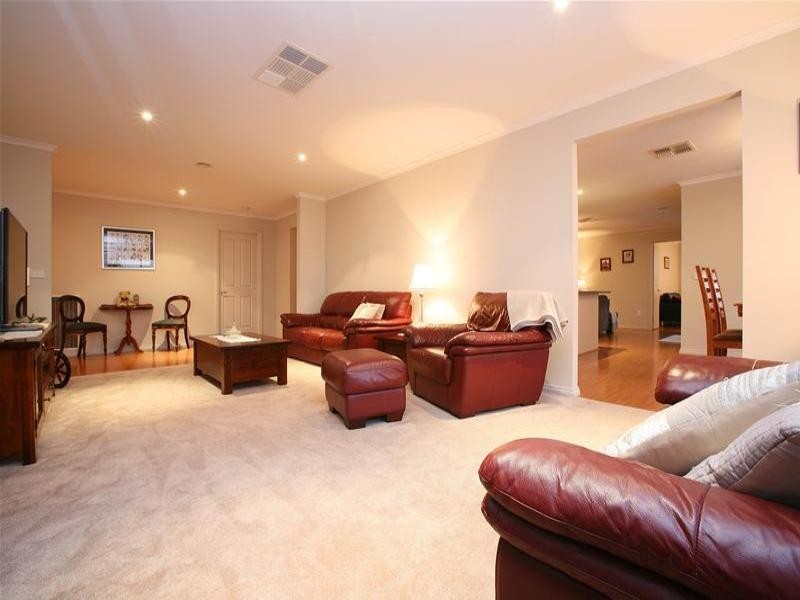 11 Topaz Grove, South Morang VIC 3752