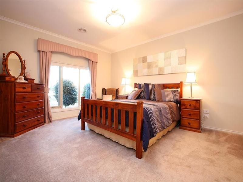 11 Topaz Grove, South Morang VIC 3752