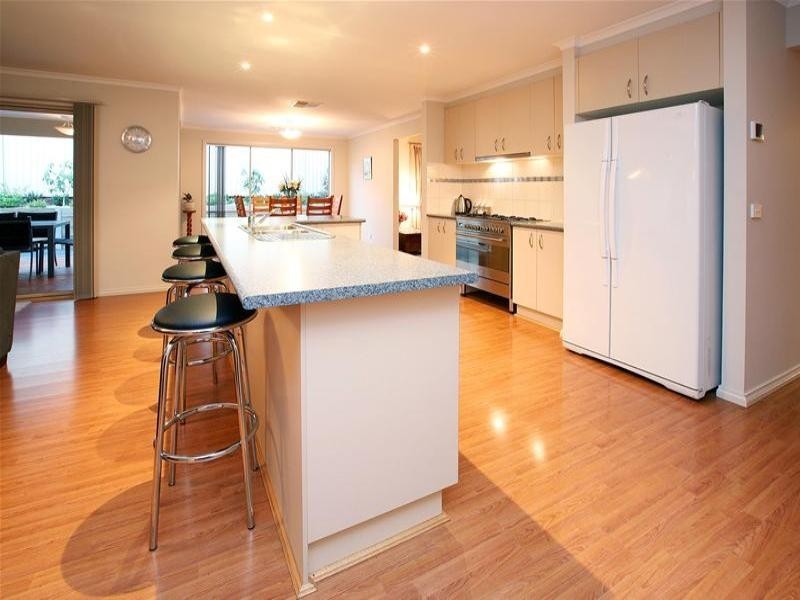 11 Topaz Grove, South Morang VIC 3752