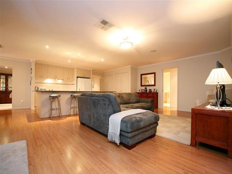11 Topaz Grove, South Morang VIC 3752