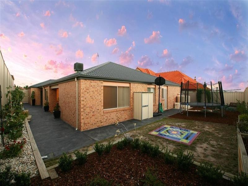 11 Topaz Grove, South Morang VIC 3752